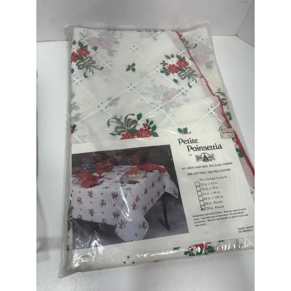 Petite Poinsettia By‎ Royal Made Tablecloth 70